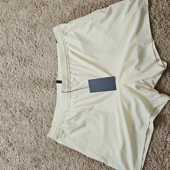 VRST 5" accelerate pale yellow running shorts, size XL, NWT - Picture 1 of 8